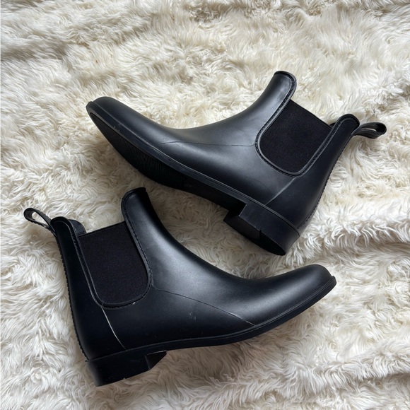 Merona Black Heeled Ankle Boots - Picture 1 of 9
